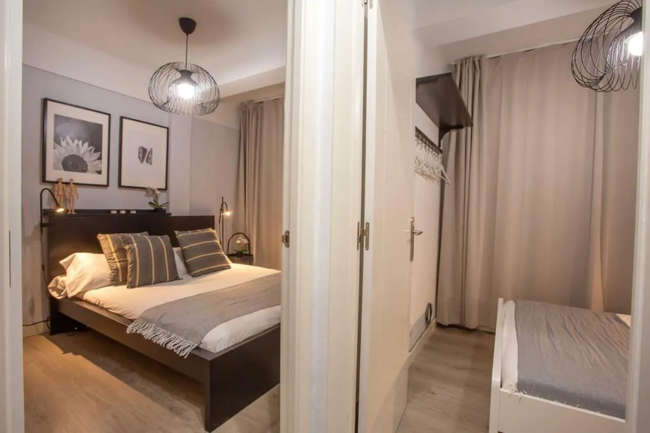 Holidays2Malaga Lagunillas 3 Bedrooms Downtown Local Area 500Mb Free Wifi 0*, Malaga