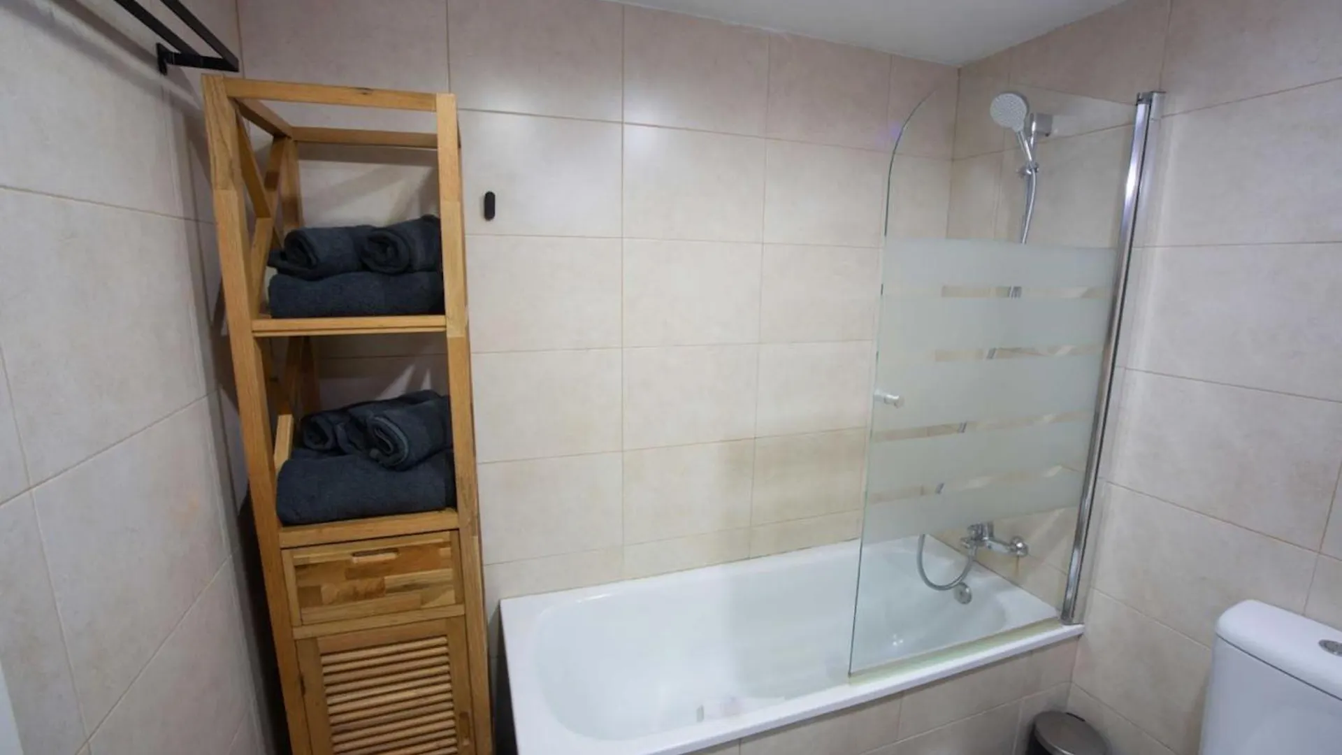 Holidays2Malaga Lagunillas 3 Bedrooms Downtown Local Area 500Mb Free Wifi 0*,