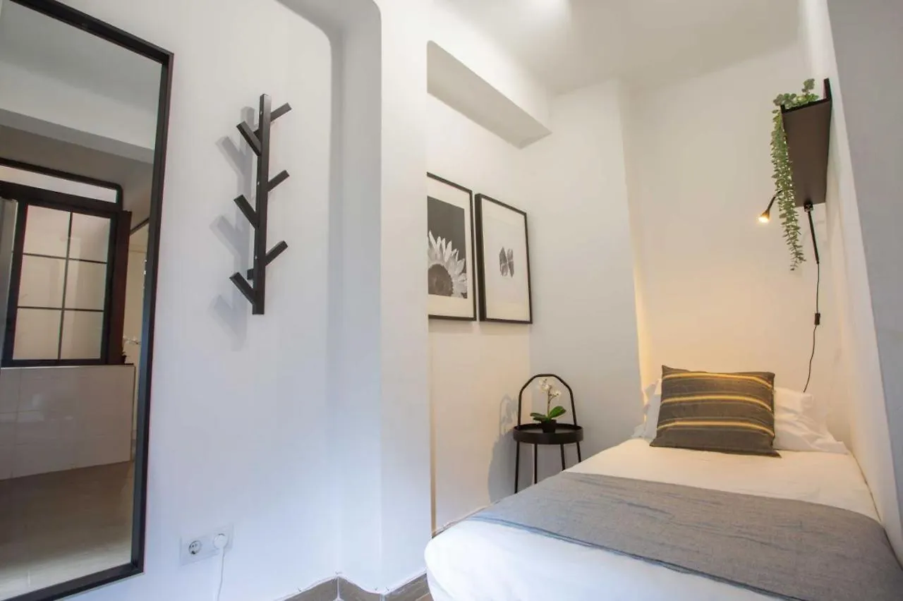 Holidays2Malaga Lagunillas 3 Bedrooms Downtown Local Area 500Mb Free Wifi 0*,  İspanya